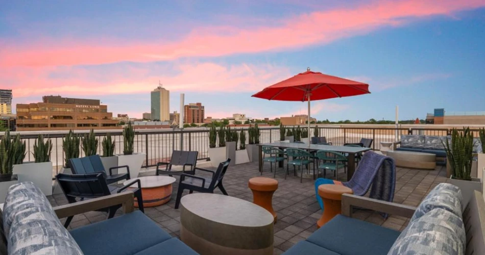 Stay in Style: Top-Rated Hotels Near University of Michigan Stadium